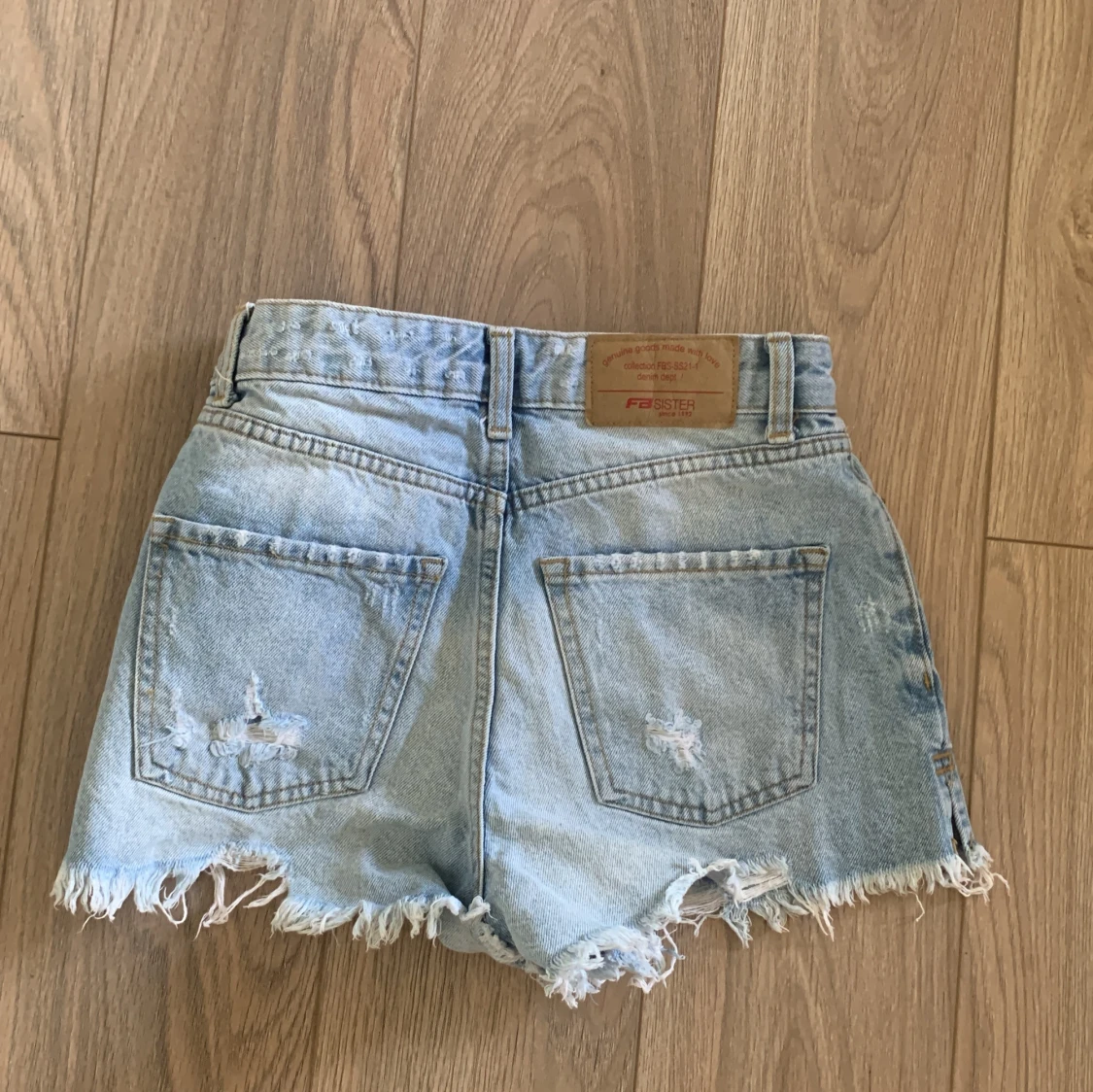 Ljusblåa jeansshorts från FB Sister - 1