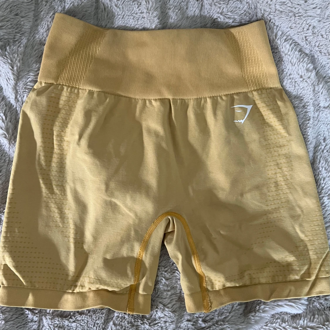 Gula seamless shorts från Gymshark