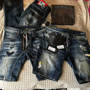 Paketpris för allting på bilden - 2 par Dsquared2 jeans, 2 par Dsquared2 shorts, 1 Philip Plein bälte. Allting för 3000😀