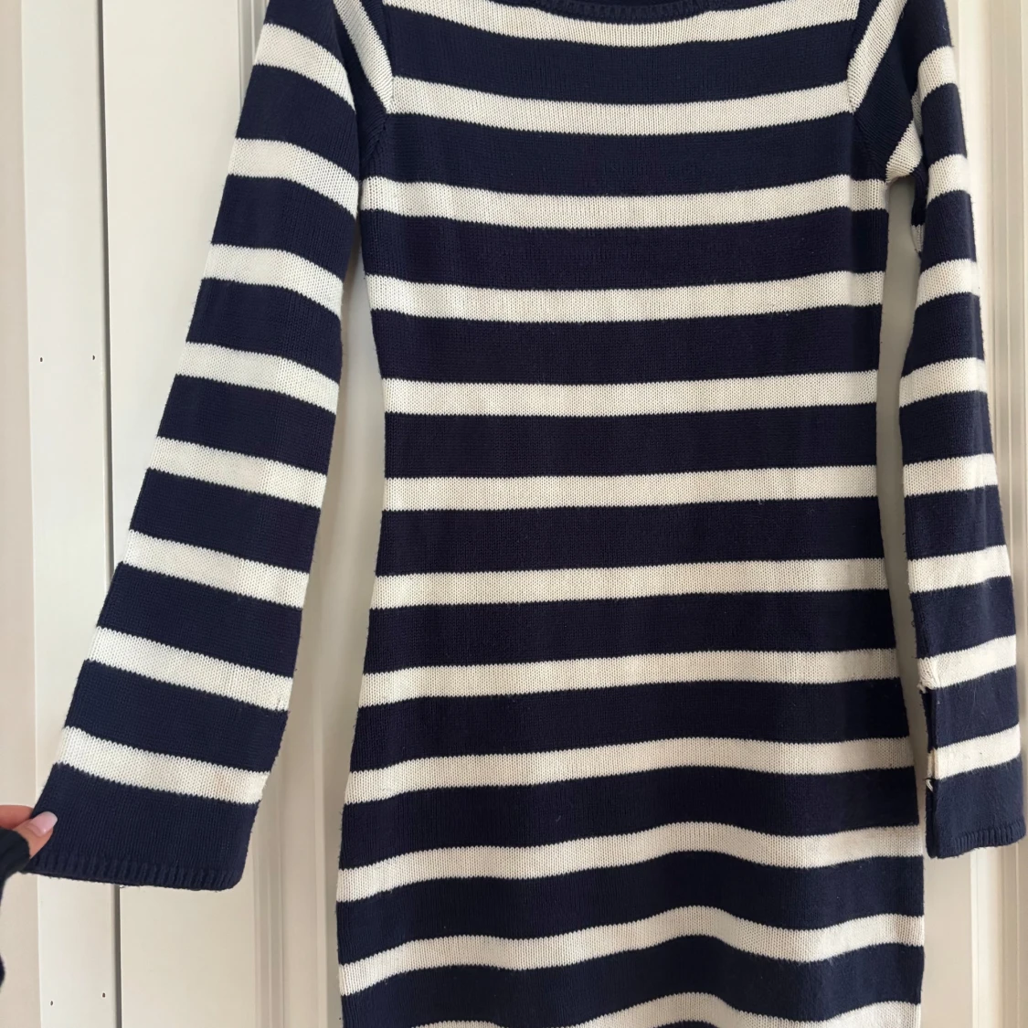 Randig stickad klänning från Nelly