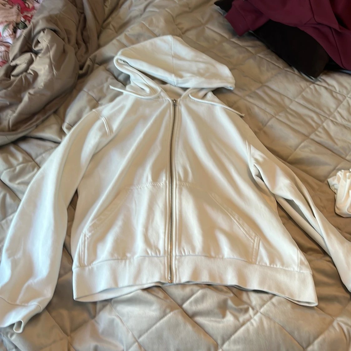 Vit hoodie med dragkedja och huva - 2