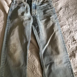 Hope jeans - Hej, säljer mina Hope jeans då dem inte kommer till användningen. Köpta i slutet av Juni och endast använda en gång. Kvitto och påse medkommer! Storlek: 27/32 