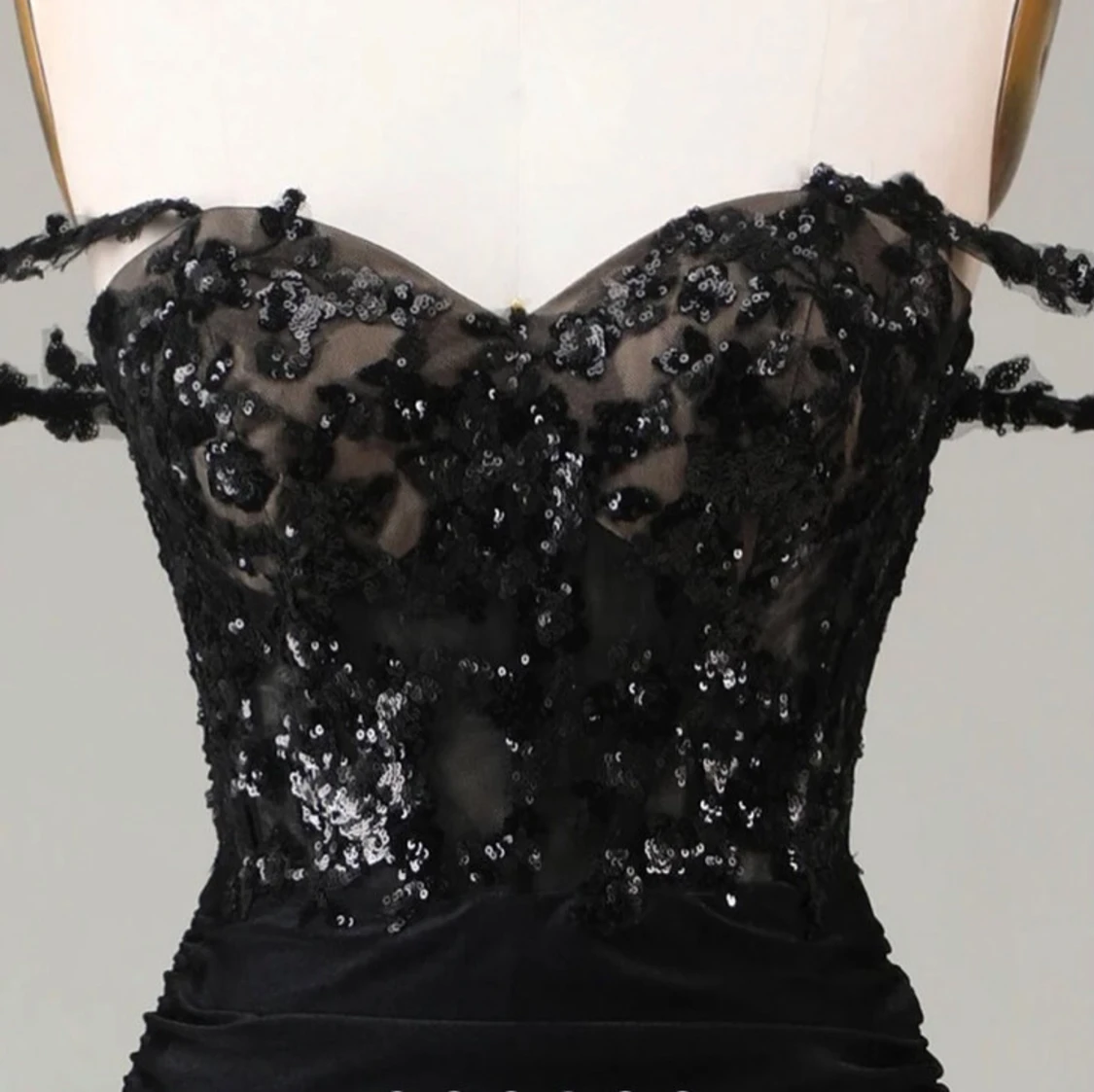 Svart långklänning med paljetter - 1