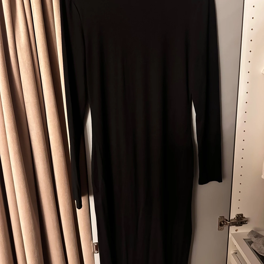 Svart långklänning från SHEIN - 2