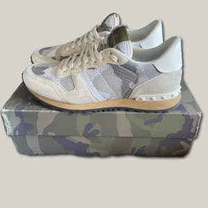 Valentino Rockrunners - Sjukt feta valentino rockrunners. Skick 10/10 endast använda ett fåtal gånger. Storlek 43. Mer info o bilder kan fås i dm