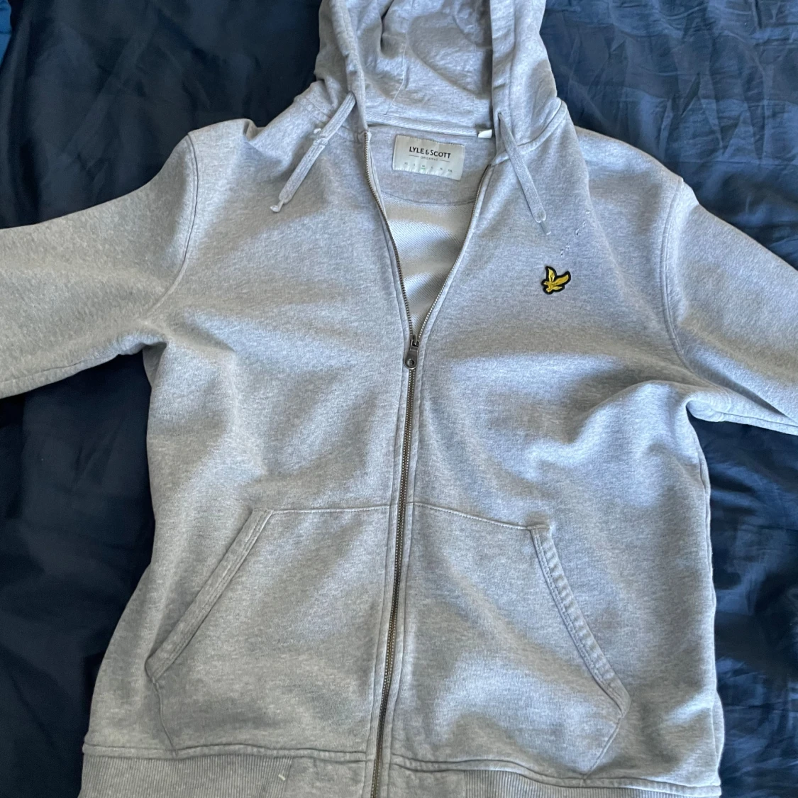 Grå hoodie från Lyle & Scott