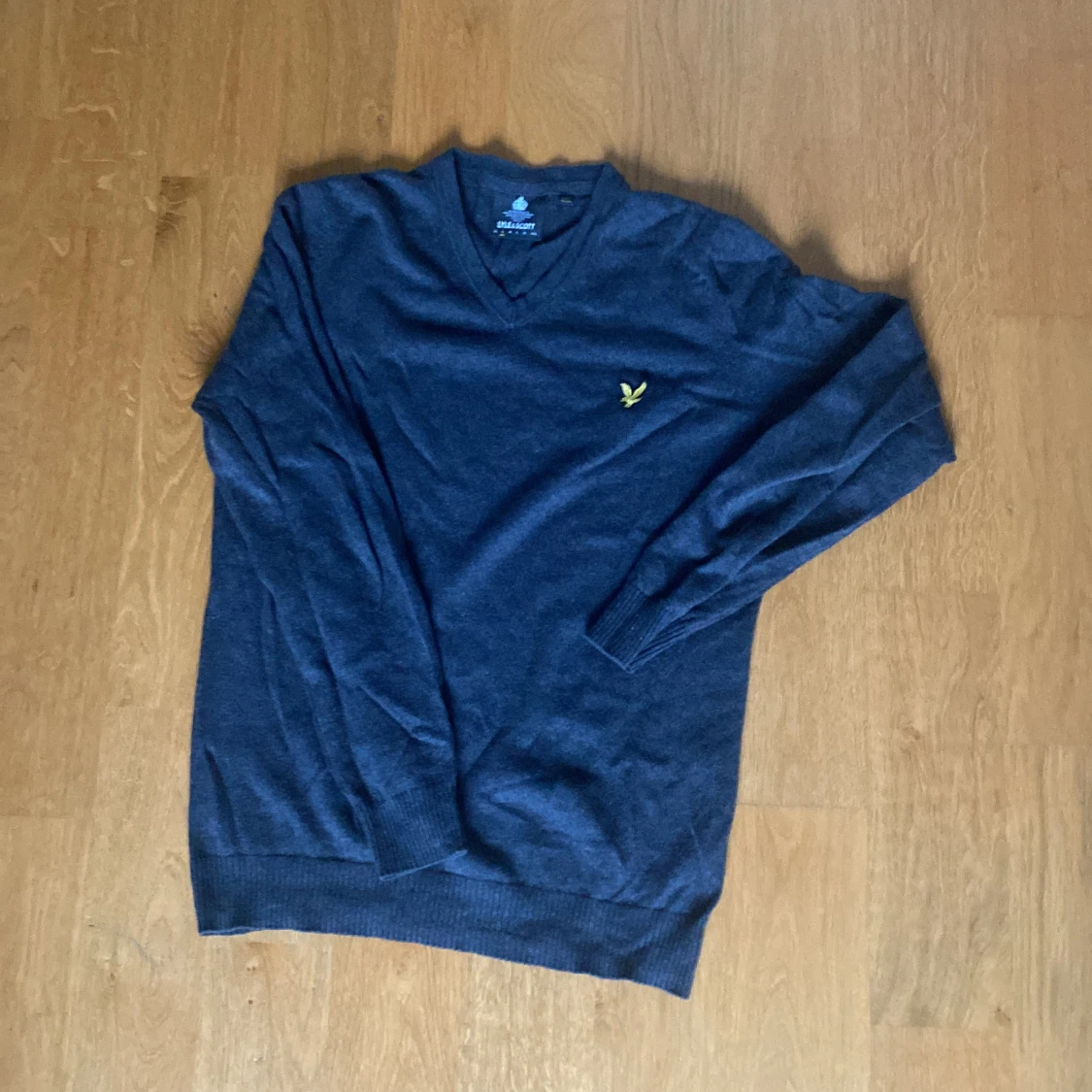 Svart stickad tröja från Lyle & Scott