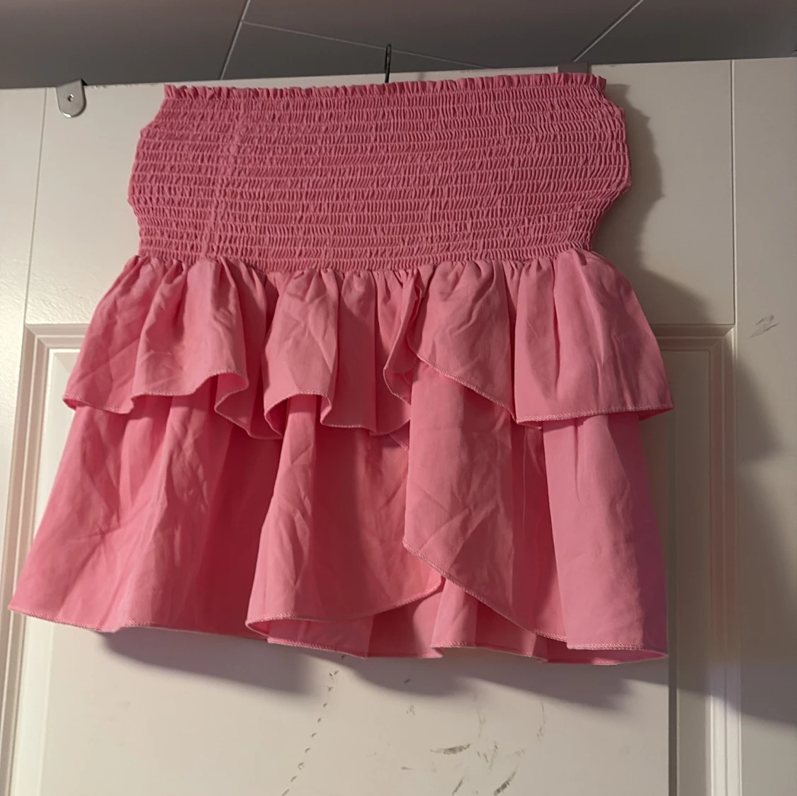 Rosa volangkjol med smock