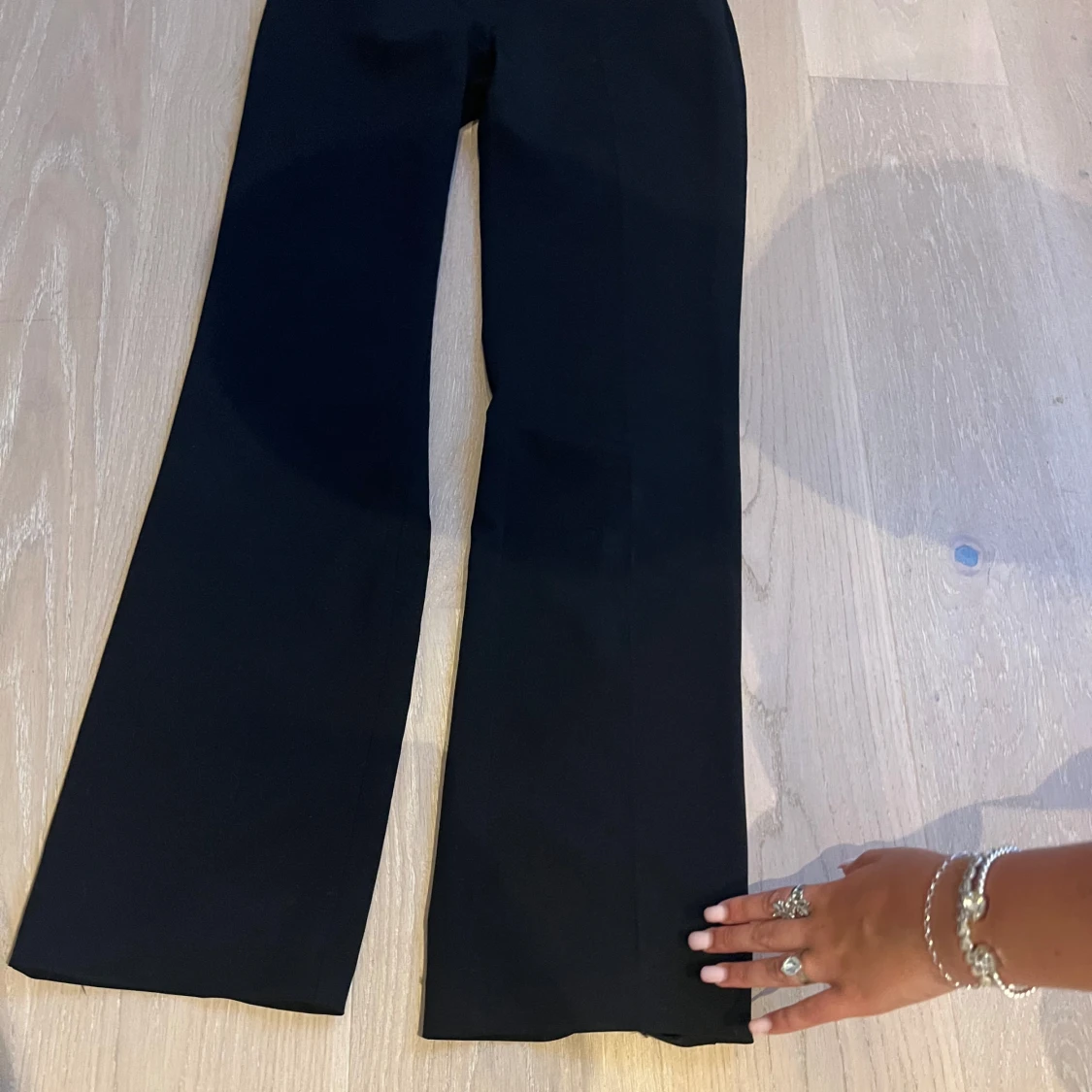 Svarta extra lowwaist, bootcut kostymbyxor - 2