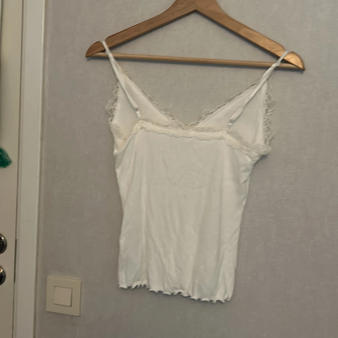 Vit spetslinnetopp från Amisu - 1