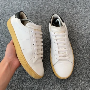Saint Laurent skor - Saint Laurent skor | Storlek 40 1/2 | Väldigt bra skick | Äktehetsbevis finns | Tveka inte att höra av dig vid frågor | ladoelgato.resell