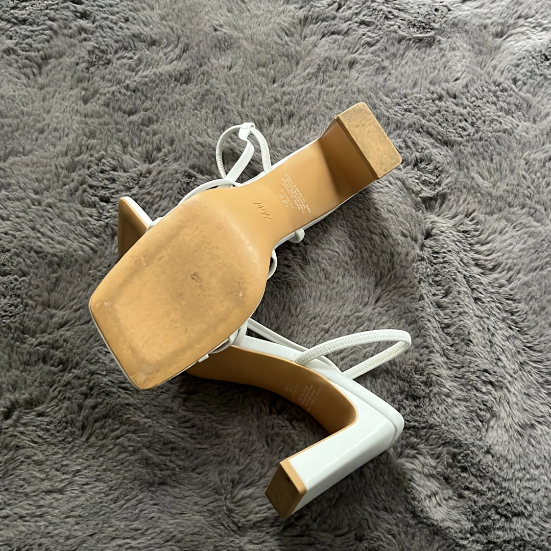Vita sandaler med klack från H&M - 3