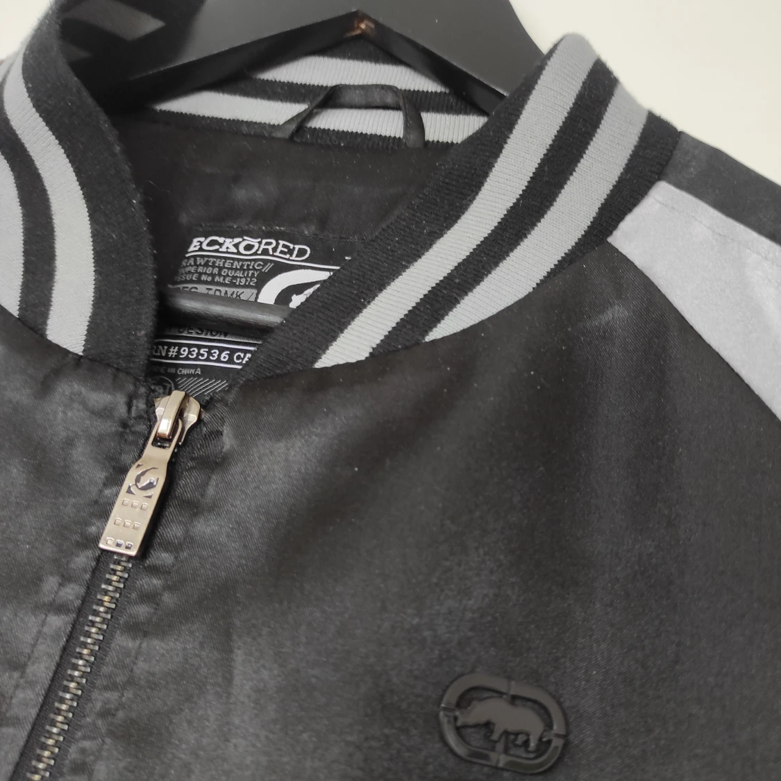 Svart och silver bomberjacka från Ecko Red - 2