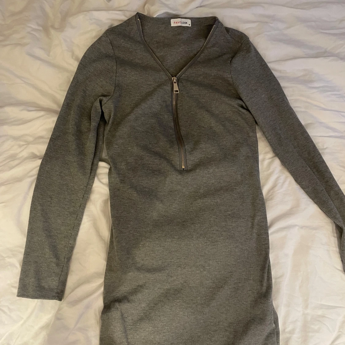 Grå ribbad kortklänning Favolook - 2