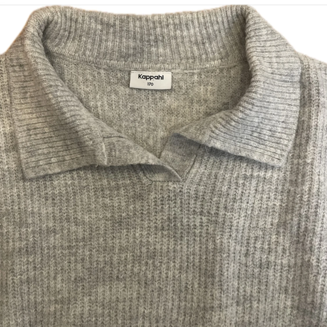 Grå stickad tröja - 2