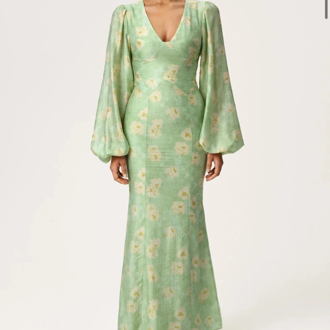 Grön blommig långklänning med puffärm