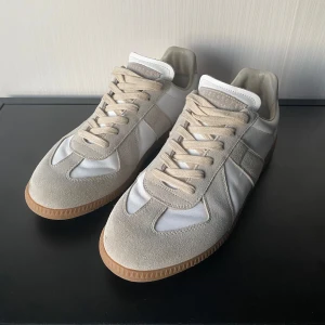 Maison margiela gats - Sköna margiela gats i den orignala färgen. Inga skador eller något osv. Storlek 43. Inte använda så mycket. Kom gärna med bud eller frågor!