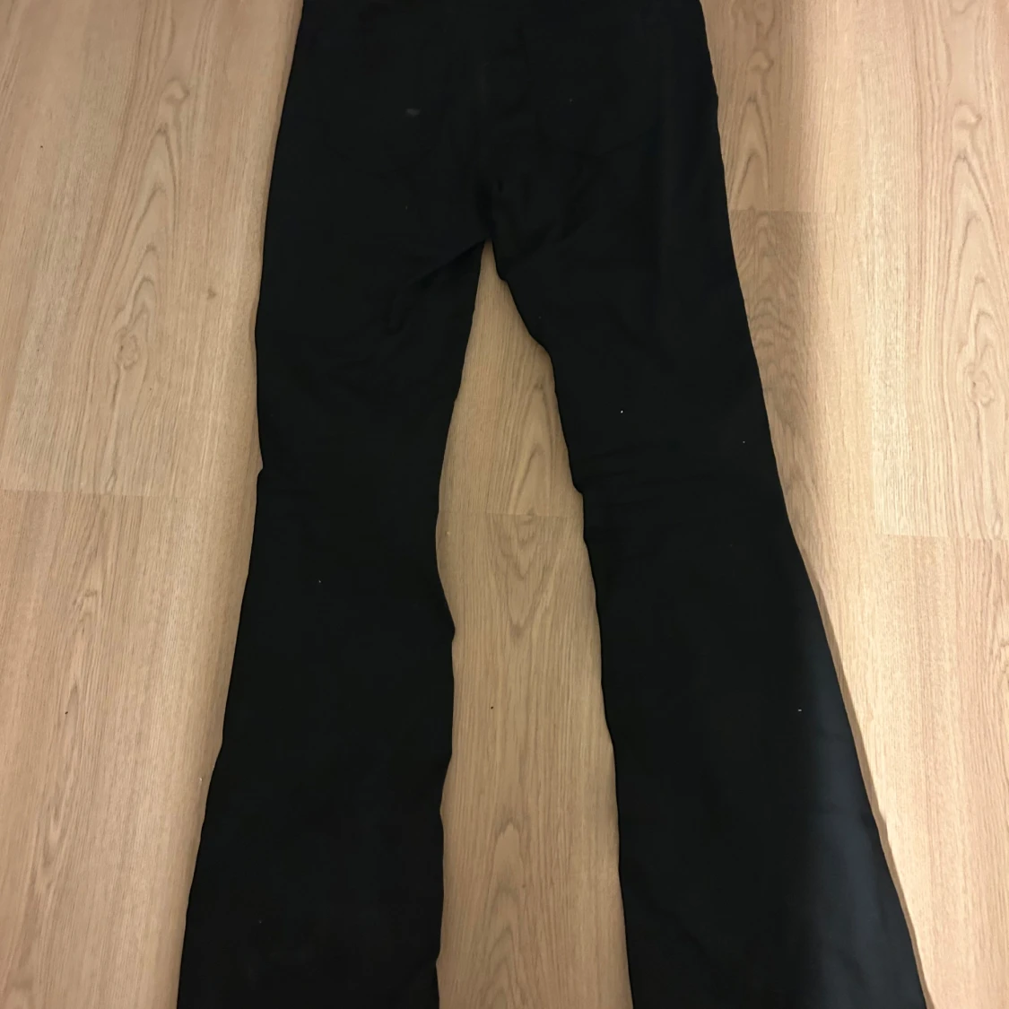 Svarta bootcut jeans - 1
