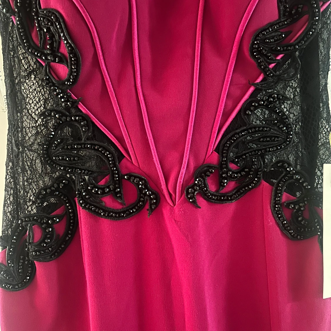 Mörkrosa långklänning med spets från Odrella - 1