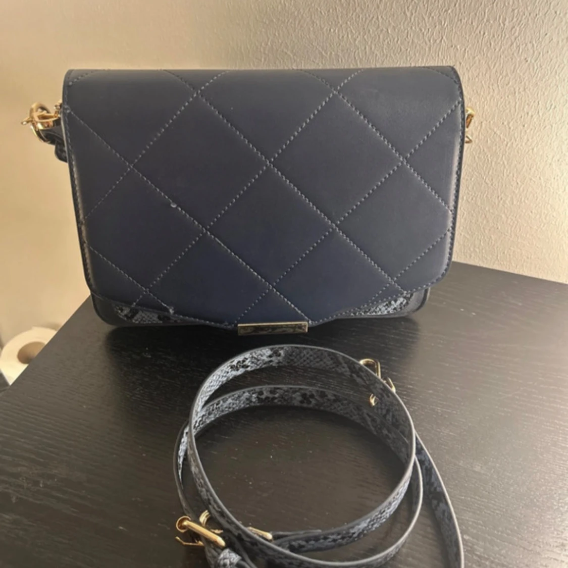 Svart quiltad axelväska från Noella - 3