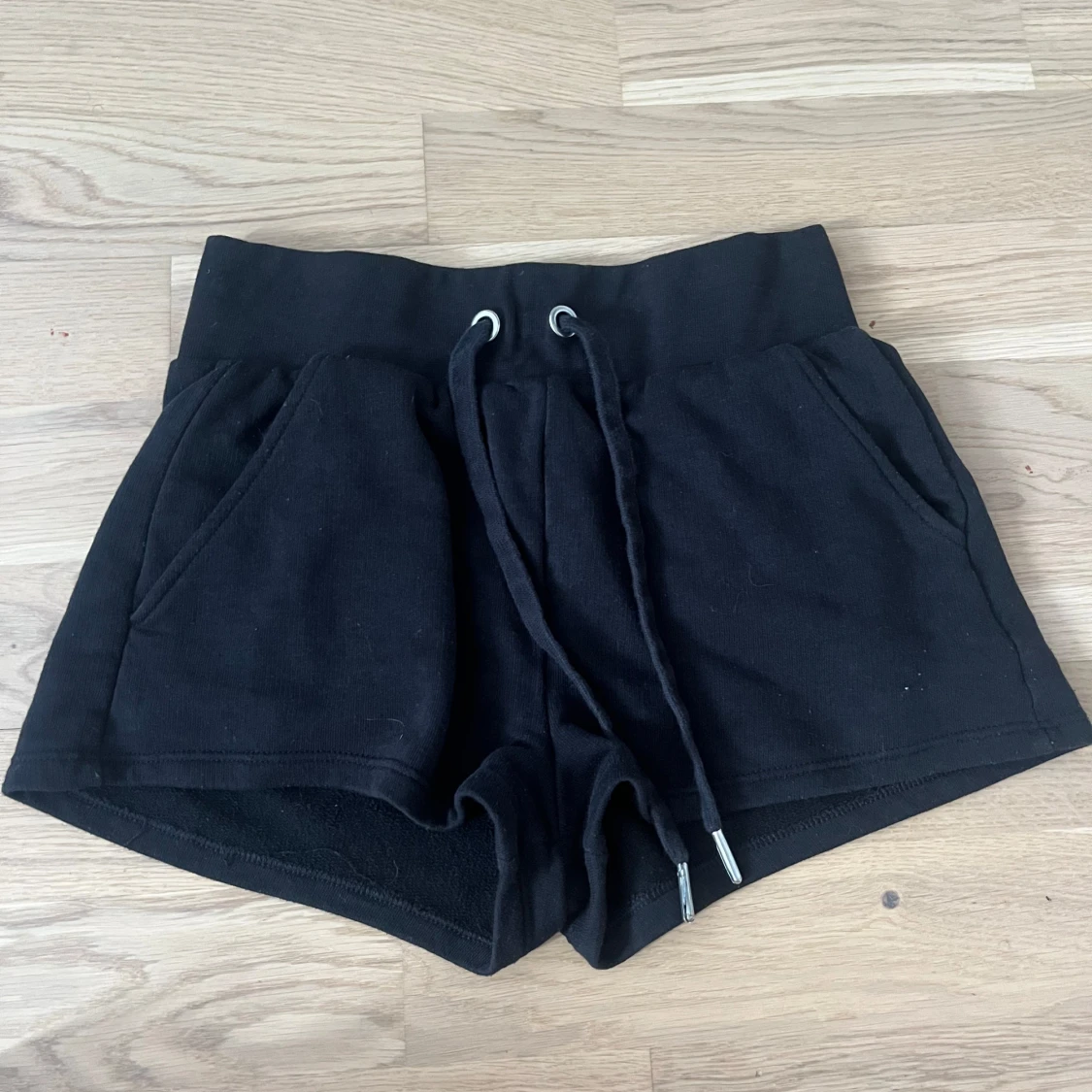 Svarta mjukisshorts från H&M Divided