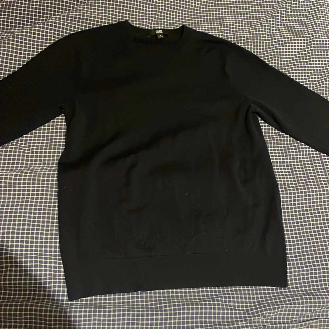 Mörkblå stickad merinoull tröja från Uniqlo