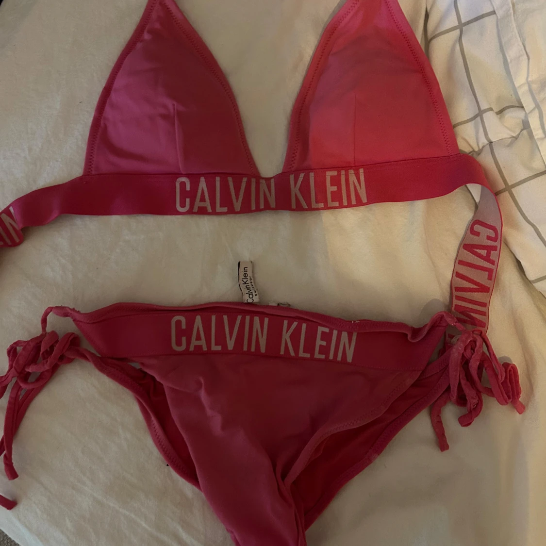 Rosa bikini från Calvin Klein