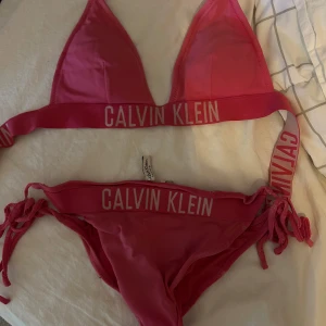 Rosa bikini från Calvin Klein - Snygg rosa bikini från Calvin Klein. XS