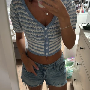 Stickad topp - Så söt stickad topp, helt oanvänd