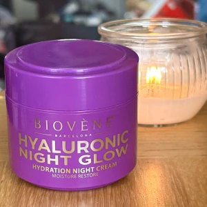 Biovène Hyaluronic Night Glow Restore Hydration Night Cream! - Biovène Star Collection Hyaluronic Night Glow Restore Hydration Night Cream. 50 ml. Oanvänd.