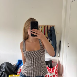 Topp från Zara - Fin topp som aldrig kommit till användning och som ej säljs längre