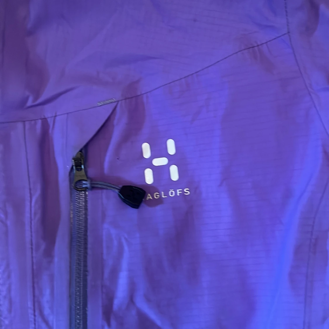 Lila Gore-Tex vindjacka från Haglöfs - 1