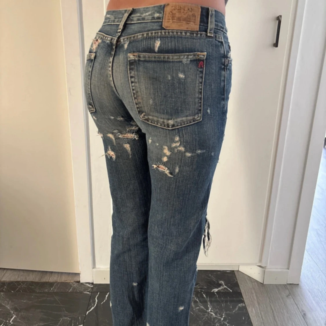 Blå slitna Replay jeans W27 L34 - 1