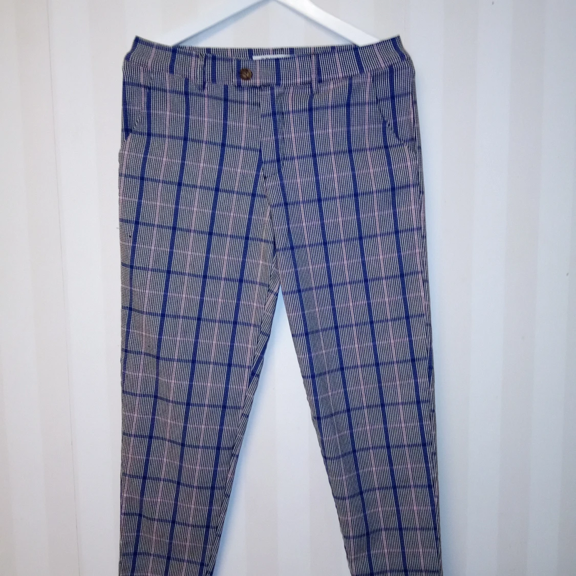 Rutig byxa från Frilivin, blå/rosa, M