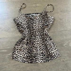 leopard topp🔥🔥 - Leopardtopp plisserad såå snygg❤️Nyskick🔥🔥 tryck ej köp nu