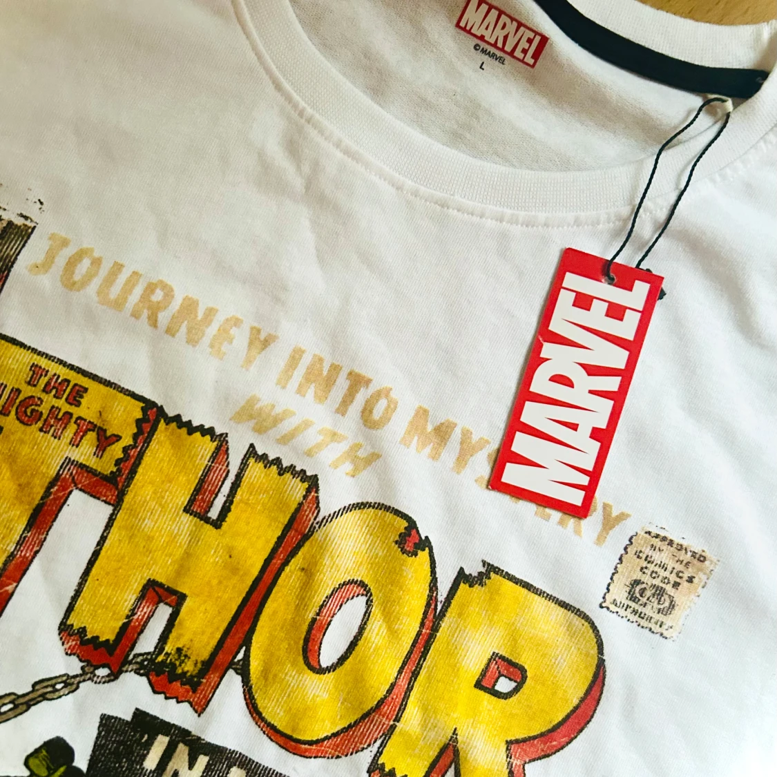 Vit T-shirt med Marvel-motiv! - 2