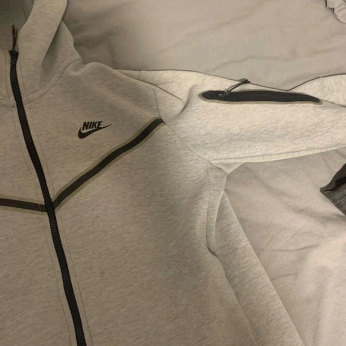 Nike Tech Fleece grå hoodiejacka - 2