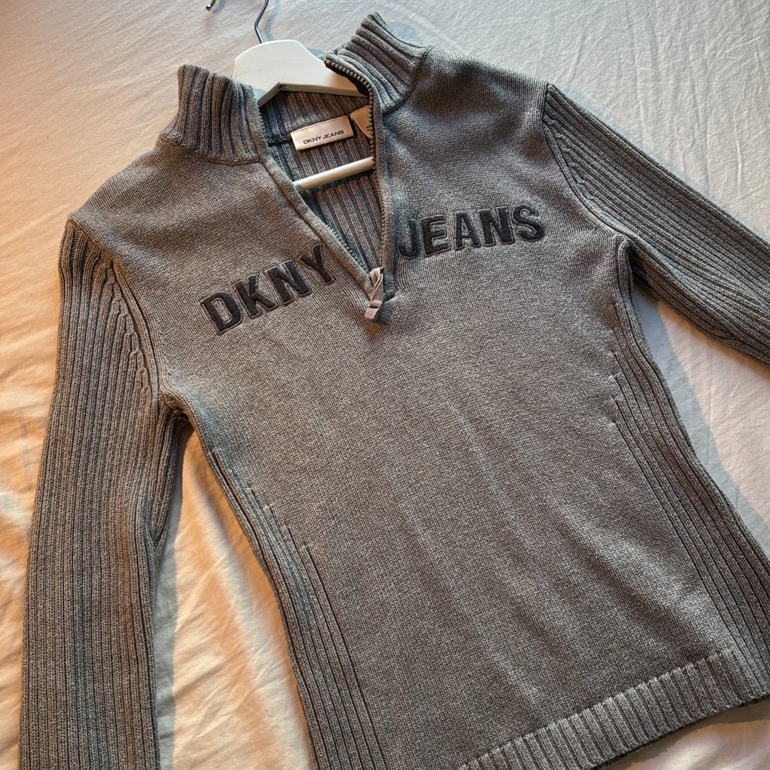 Grå stickad half zip från DKNY Jeans - 1
