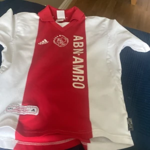 Ajax Amsterdam fotbollströja Adidas - Ajax fotbollströja typ 140-150 cm 