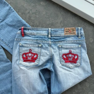 Lowwaist jeans  - Väldigt snygga jeans som tyvärr inte passar mig och har därför ingen bild på! Midjemått tvärsöver: 41cm Midjehöjd: 18cm  💕