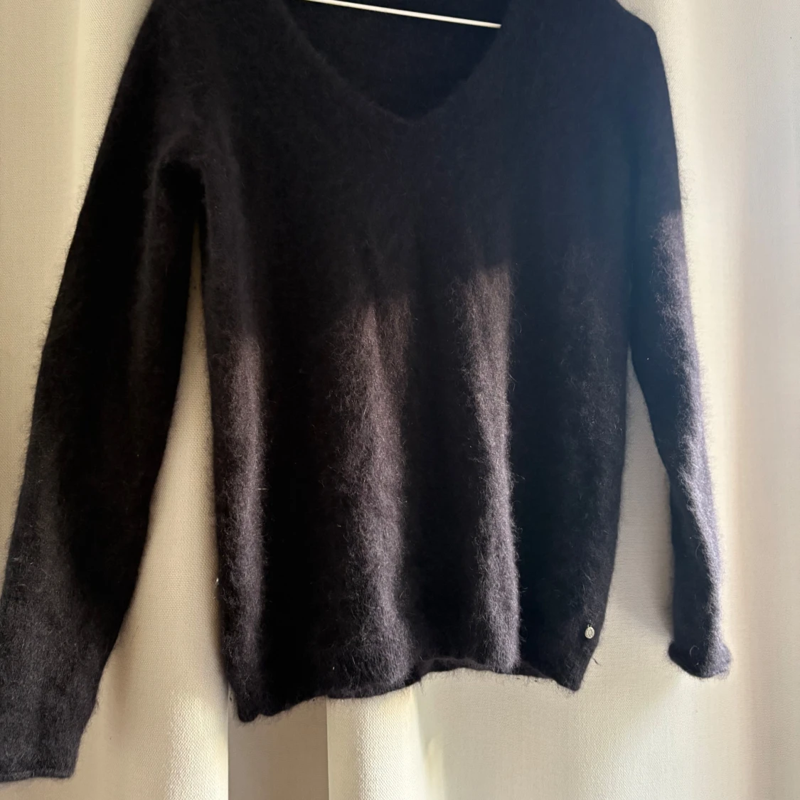 Svart stickad tröja  - 1