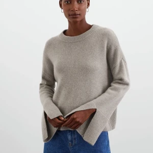 Beige stickad soft goat - Tröja i cashmere från soft goat i färgen geige💗 aldrig använd! Köpt för 3500kr