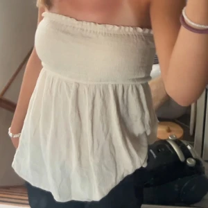 Bandue top - Beige Bandue top som aldrig är använd❤️