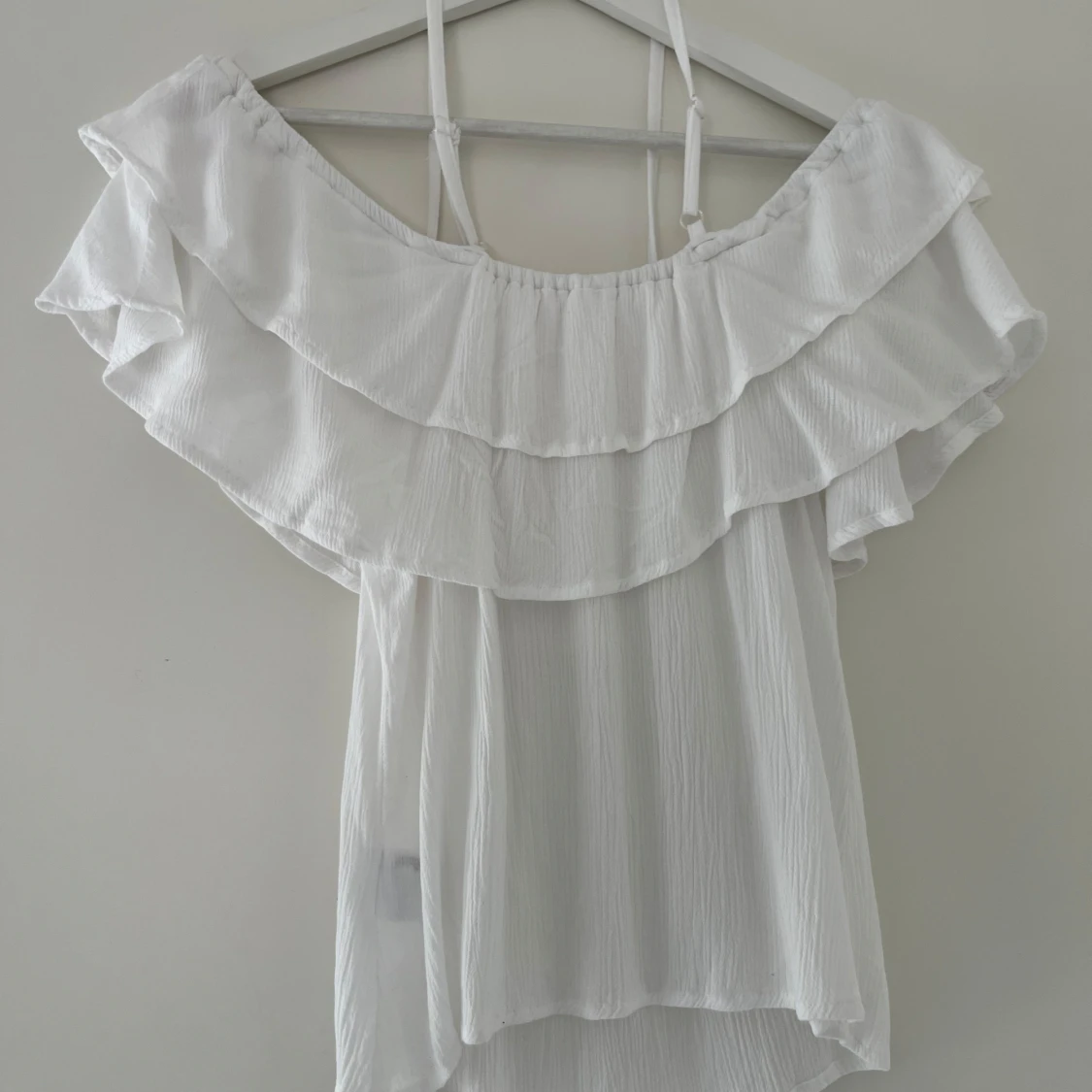 Vit volangtopp med offshoulder - 2