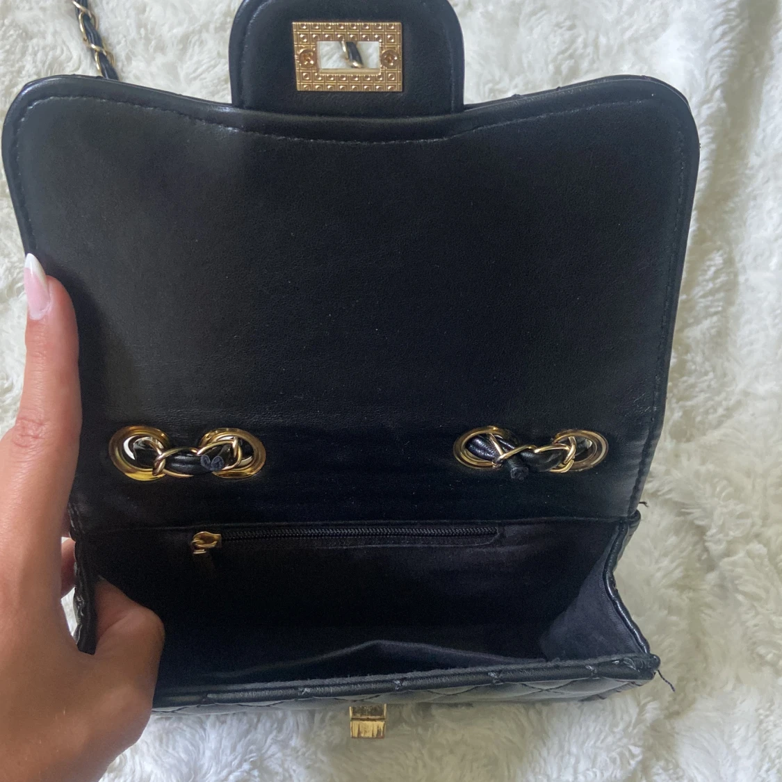 Svart quiltad axelväska med kedja - 3