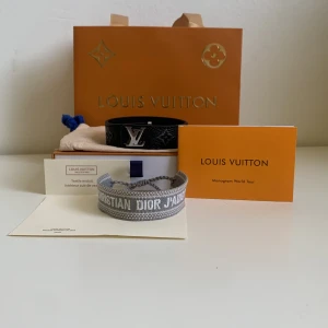 Armband - Säljer detta armband i nyskick,om man köper får man med påse och olika slags av kort man får också med ett Cd armband på köpet! 😃💸 Skriv till mig för ytterligare bilder och priset kan diskuteras 😃Mvh Emil 😃💸🍾