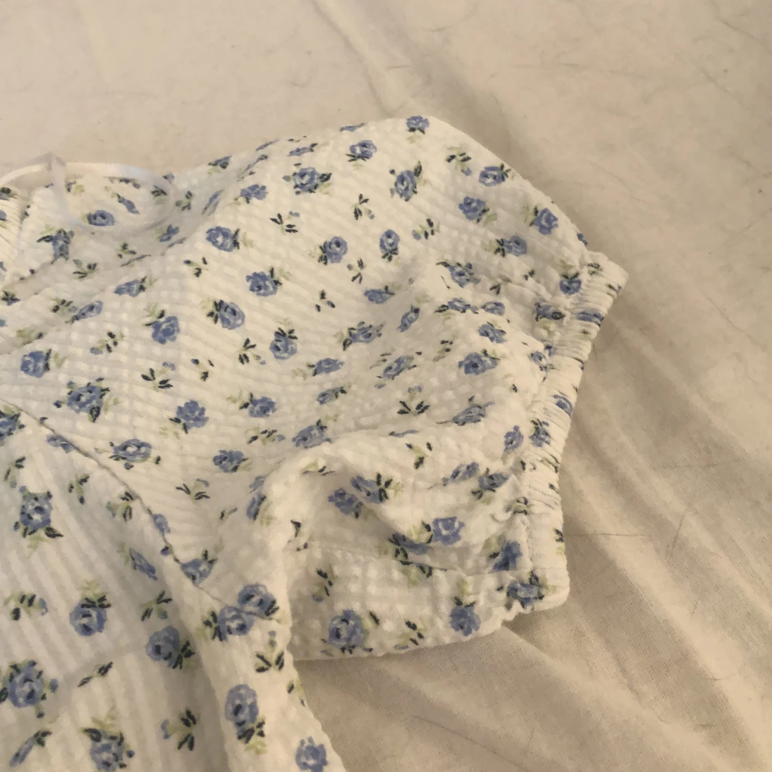 Blommig croppad topp från H&M - 1