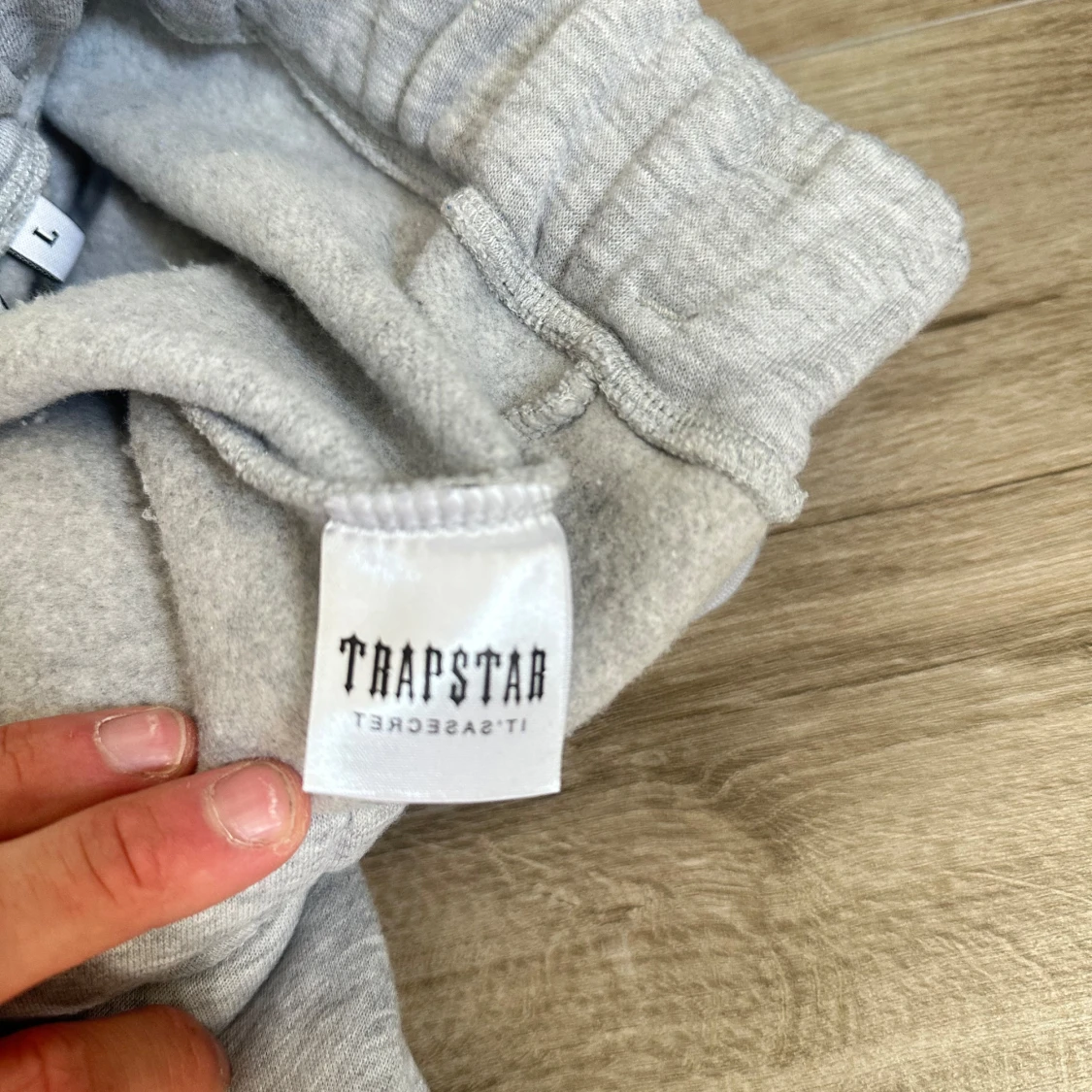 Grå mjukisbyxor från Trapstar L - 4