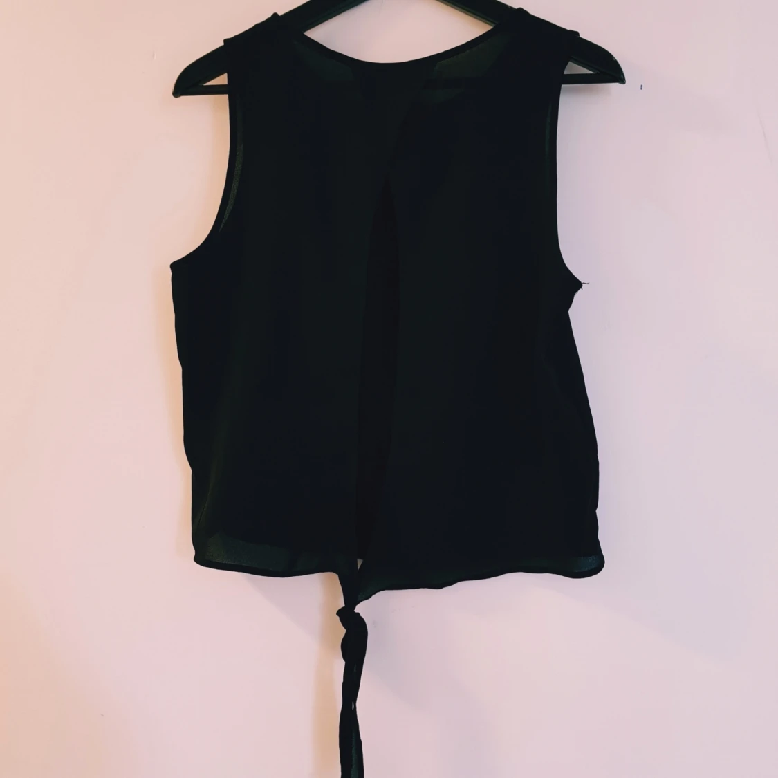 Svart ärmlös topp från ONLY strl 38 - 1