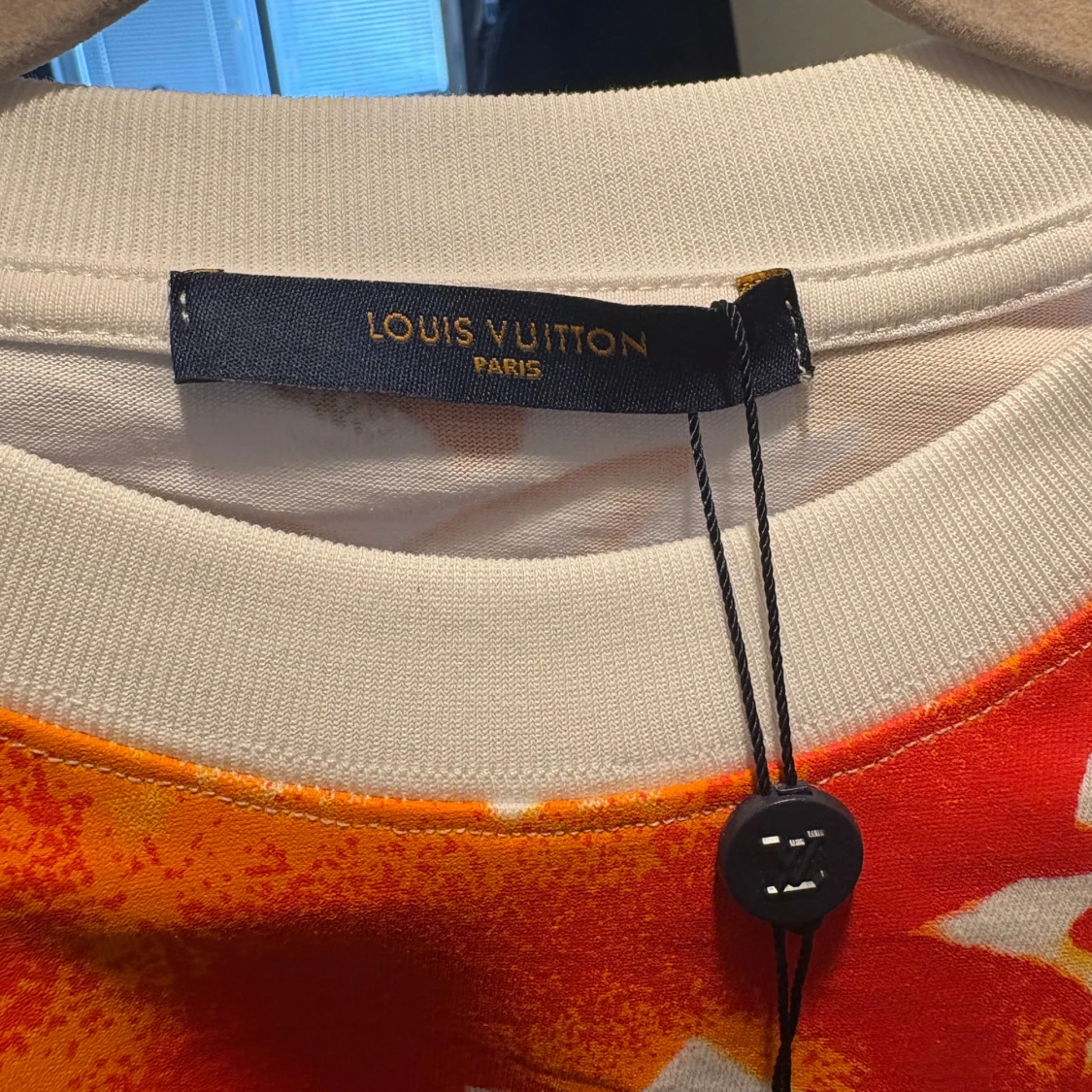 Vit t-shirt med färgstänk - 2